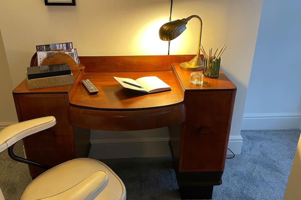 Pass The Keys Art Deco Inspired Apartment With Roof Top Views 슈루즈버리 외부 사진